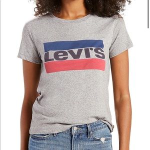 Levi’s gray t-shirt